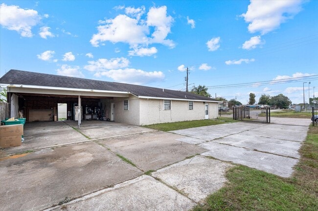 Building Photo - 2910 San Augustine Ave