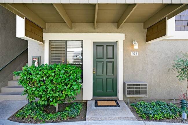 Building Photo - 323 Streamwood-