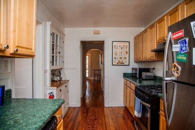 Building Photo - 3415 Stuart Ave