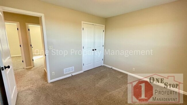 Building Photo - Gorgeous 4 bedroom, 2.5 bath home in Raymore!