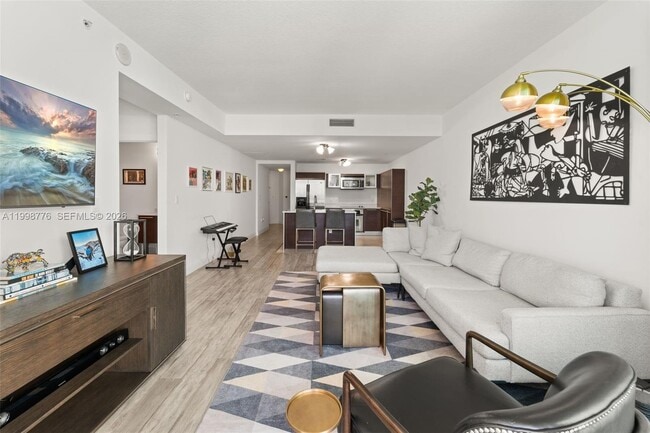 Building Photo - 1900 N Bayshore Dr