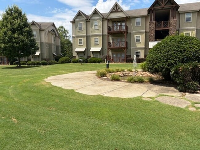 Building Photo - 203 Kelly Rd