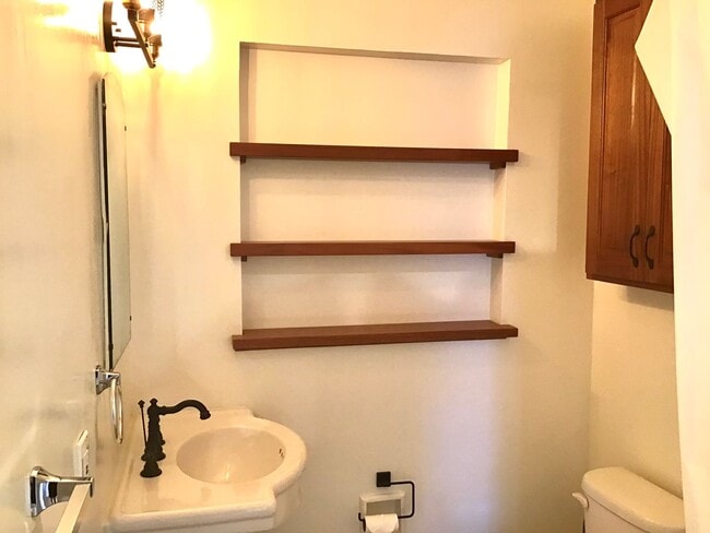 Building Photo - Modern, beautiful 3Bdrm, 2ba unfurnished i...