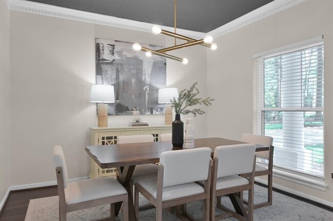 Building Photo - 2811 Crossvine Cir