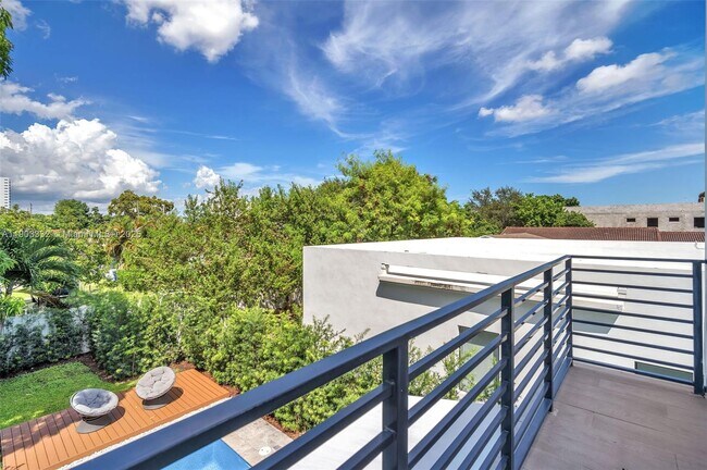 Building Photo - 3167 SW 25th St