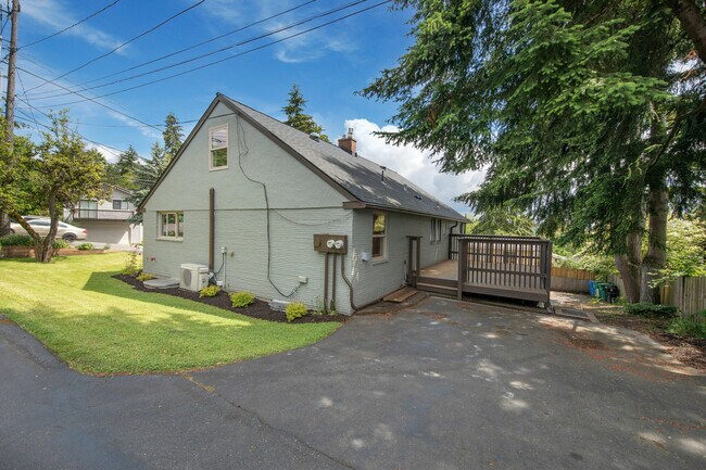 Building Photo - 2527 NE 110th St