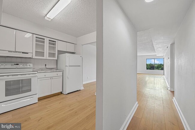 Building Photo - 9200 Edwards Way