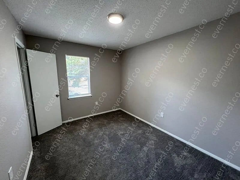 Building Photo - 5500 Parker St