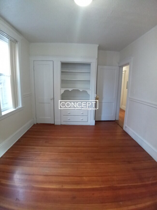 Building Photo - 15 Barrows St