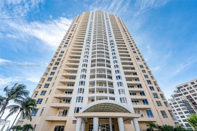 Building Photo - 808 Brickell Key Dr