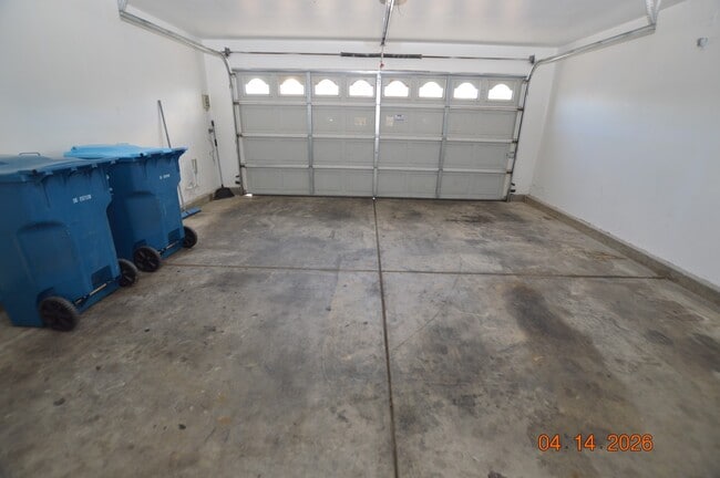 Building Photo - 9330 Cool Creek Ave