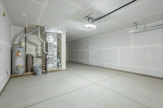 Building Photo - Brand New 3 bed 2.5 bath with flex room North Meridian