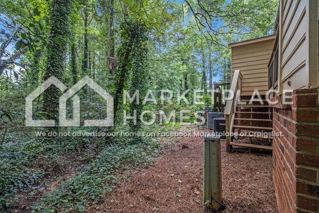 Building Photo - 5285 Oakridge Dr