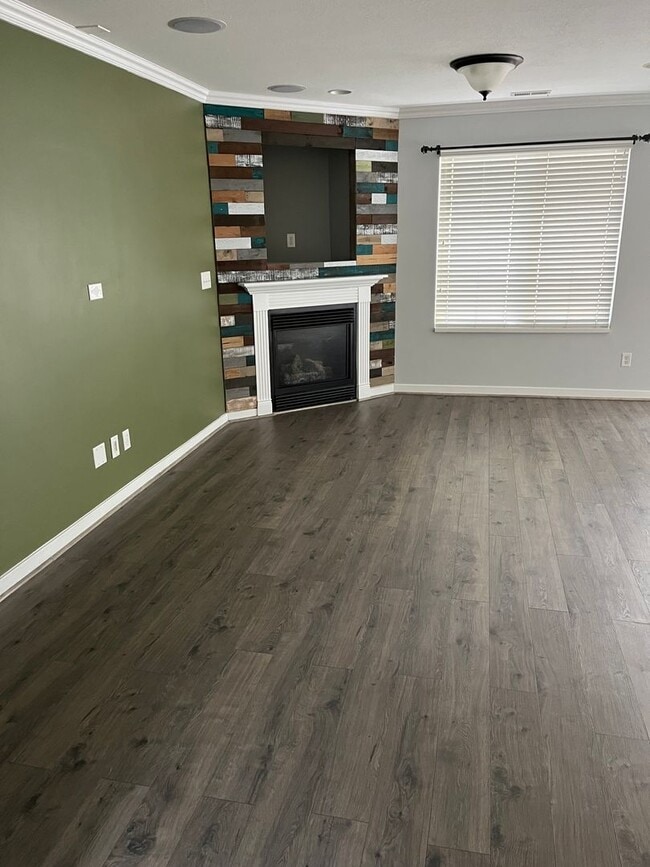 Building Photo - Rent Reduction & HOA Included! Call Today!...