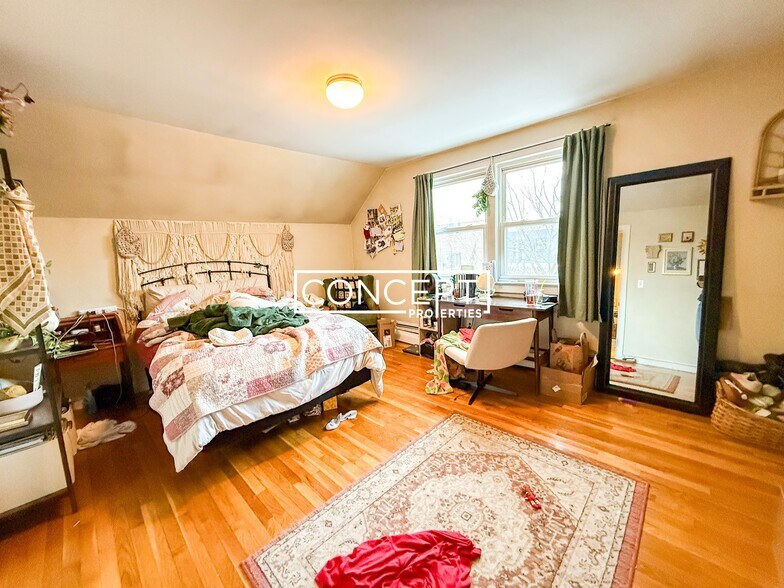 Building Photo - 22 Murdock St