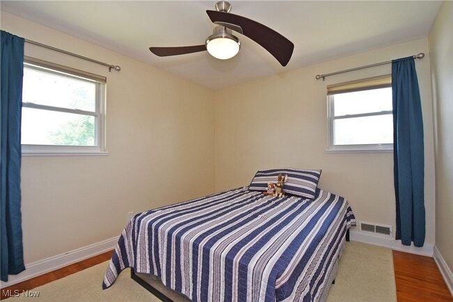 Building Photo - 37 E Meadowlawn Blvd