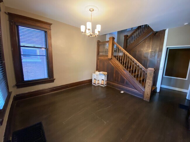 Building Photo - 28 E Northwood Ave