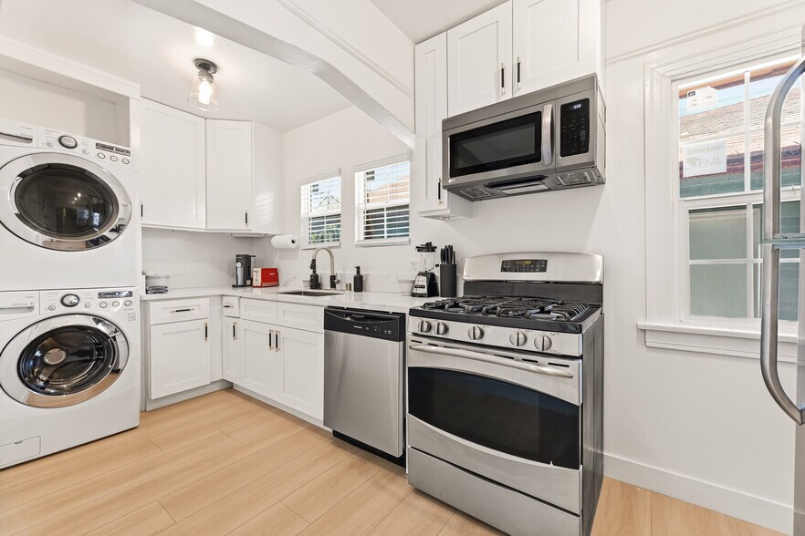 Building Photo - 734 Redondo Ave