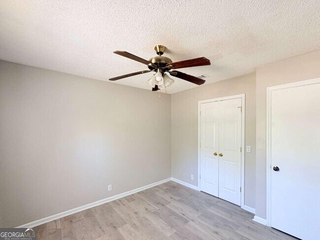 Building Photo - 142 Woodvalley Ct