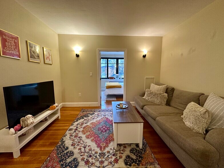 Building Photo - 65 Strathmore Rd