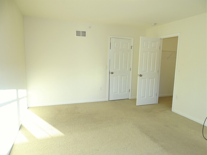 Building Photo - 346 Alexandria Ct