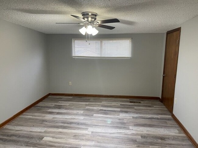Building Photo - 902 Hartwell Dr