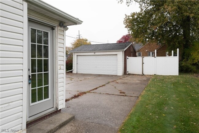 Building Photo - 7003 Brecksville Rd