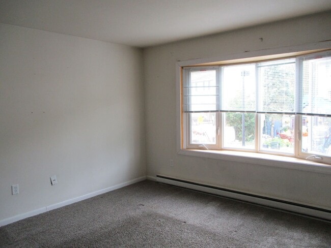 Building Photo - 3BR Townhome with garage! - Northampton School District