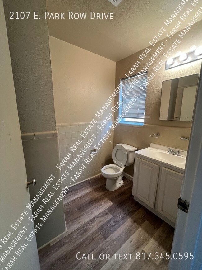 Building Photo - 2107 E Park Row Dr