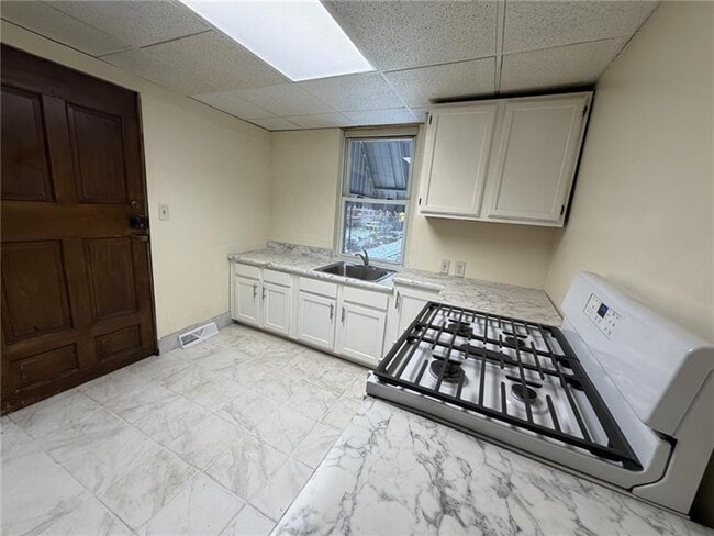 Building Photo - 235 38th St