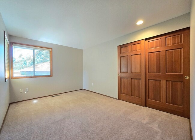 Building Photo - Bothell Home In Perfect Location!