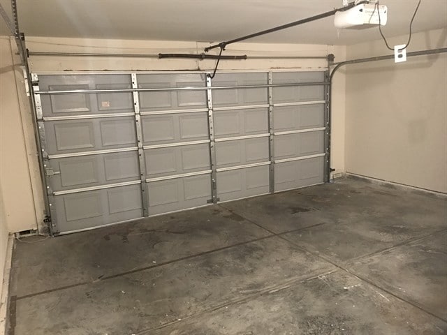 Building Photo - 2 Crystal Lake Dr