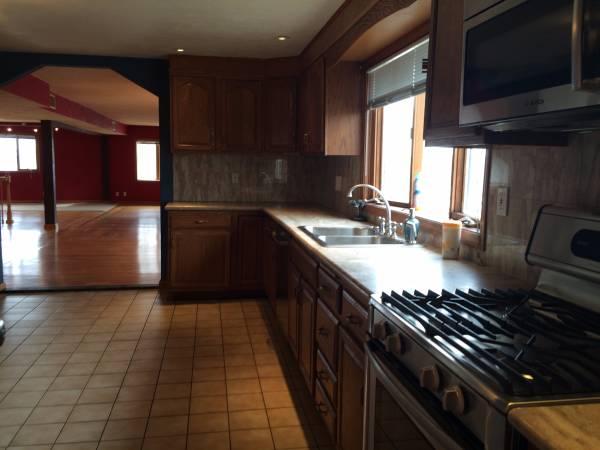 Building Photo - 16 Putnam St