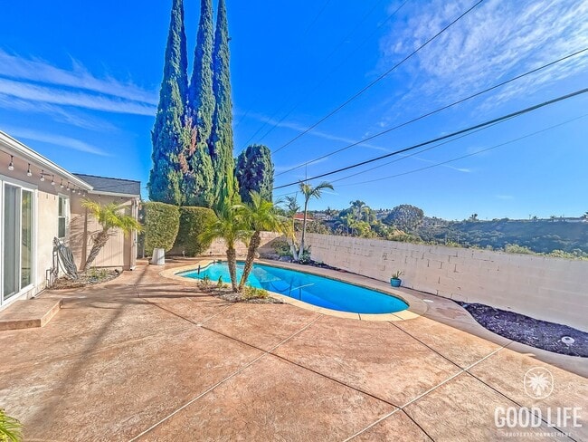 Building Photo - Great 3B/2BA House in Allied Gardens with a Pool!