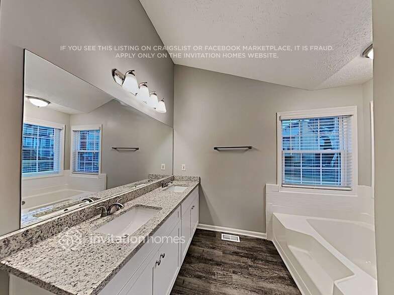 Building Photo - 844 Whitehaven Ln