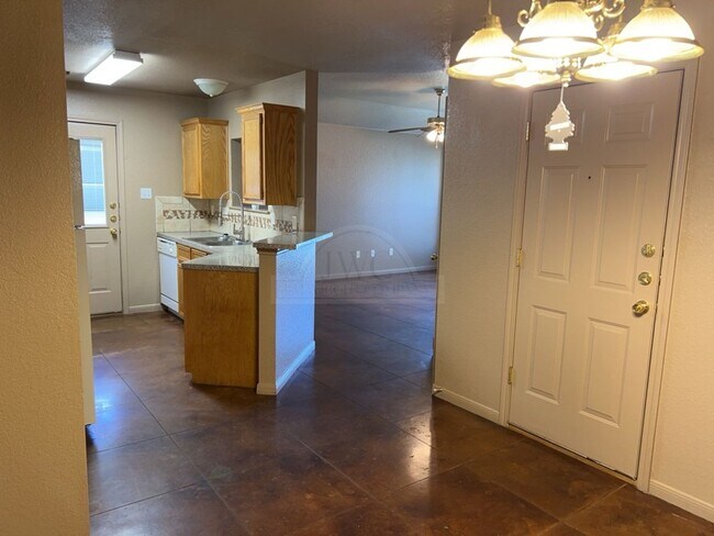 Building Photo - 1203 Cinch Dr