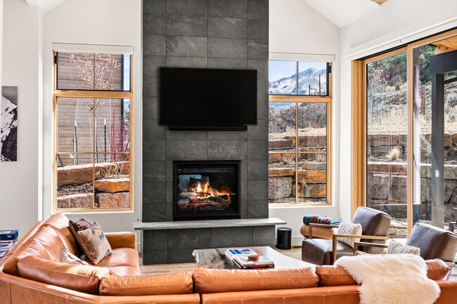 Building Photo - 117 Bowles Dr