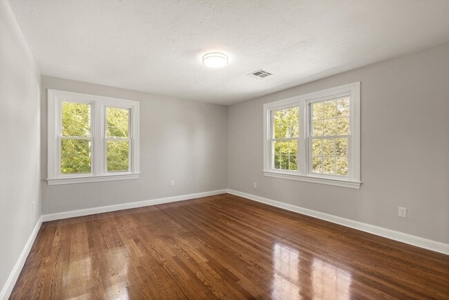 Building Photo - 129 Maple Ave