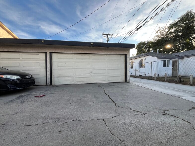 Building Photo - 2107 Earl Ave