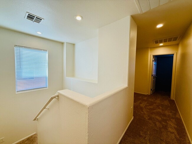 Building Photo - Charming Home in Henderson!