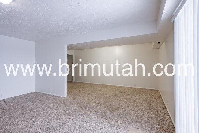 Building Photo - 4670 Stratton Dr E