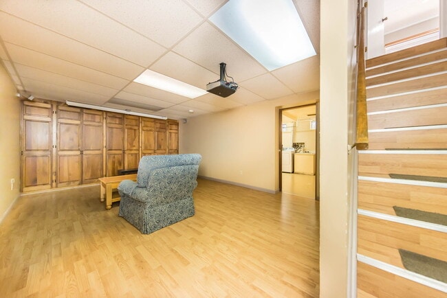 Building Photo - 8047 Simfield Rd