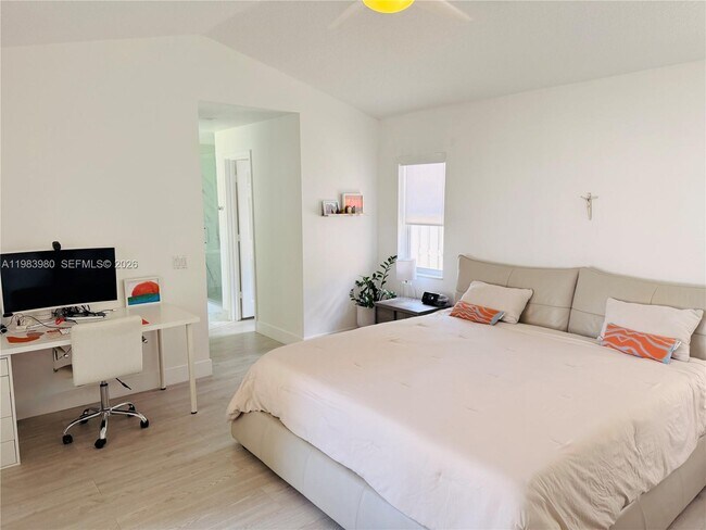 Building Photo - 646 Stanton Dr