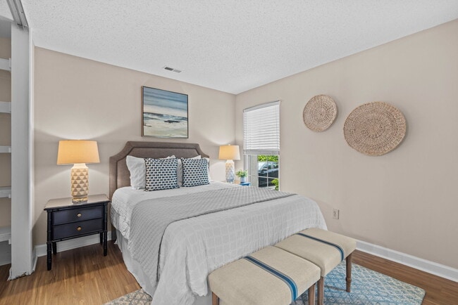 Building Photo - 401 Harbour Point