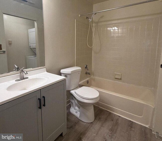 Building Photo - 601 Ravens Crest Dr