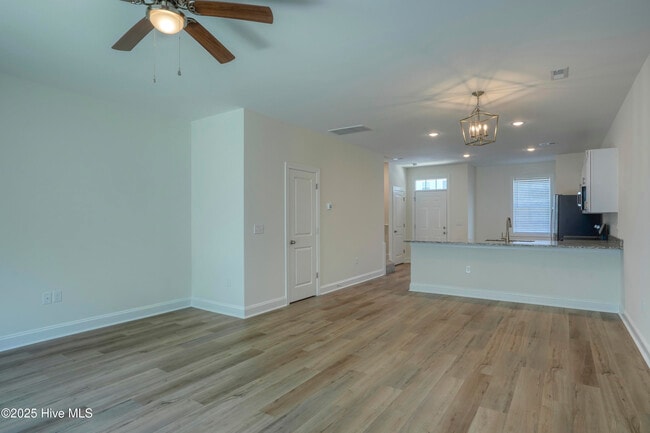 Building Photo - 315 Starfish Ln