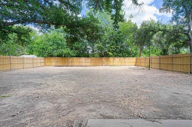 Building Photo - 405 Steeple Ridge Rd