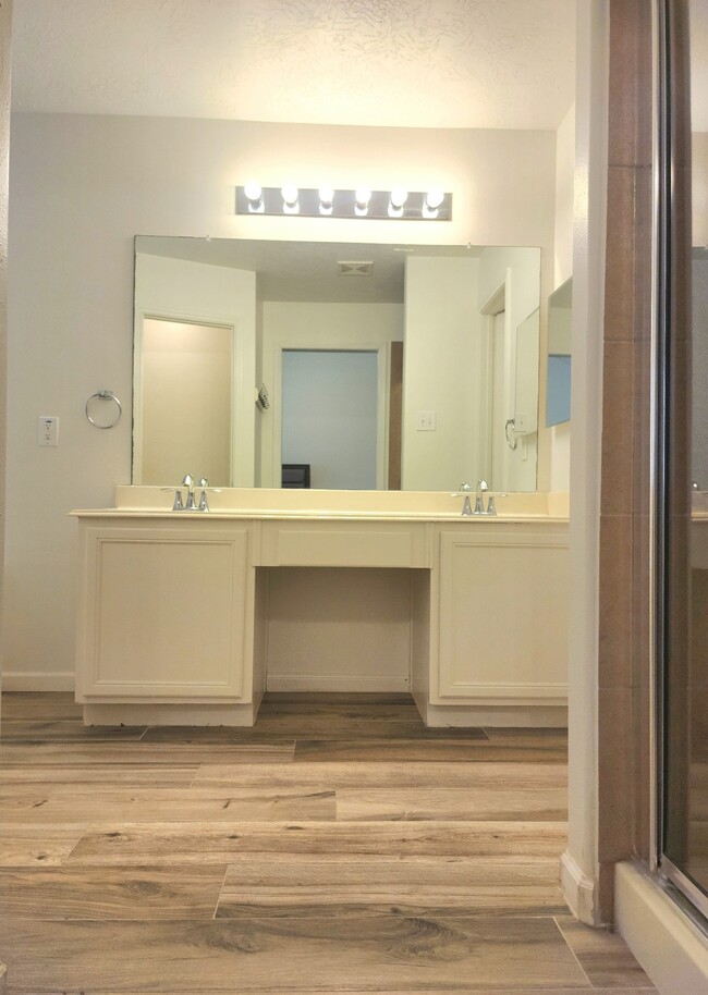 Building Photo - 11742 Fortune Park Dr