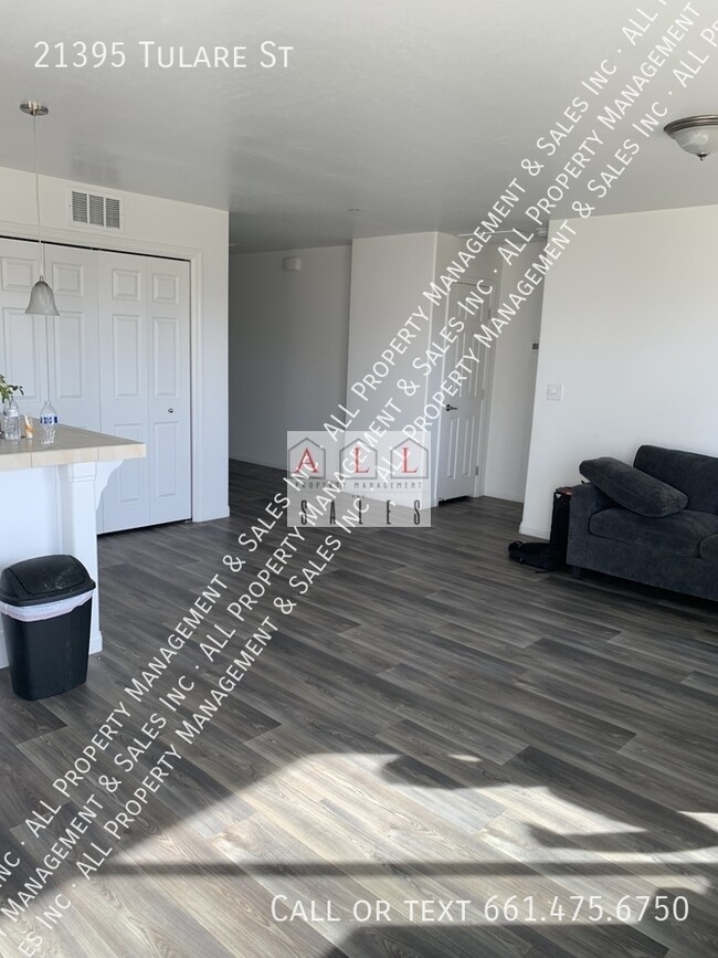 Building Photo - 21395 Tulare St