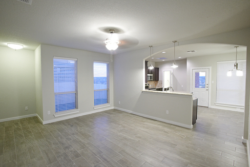 Building Photo - Luxury 3 Bedroom Townhome Located Near Sou...